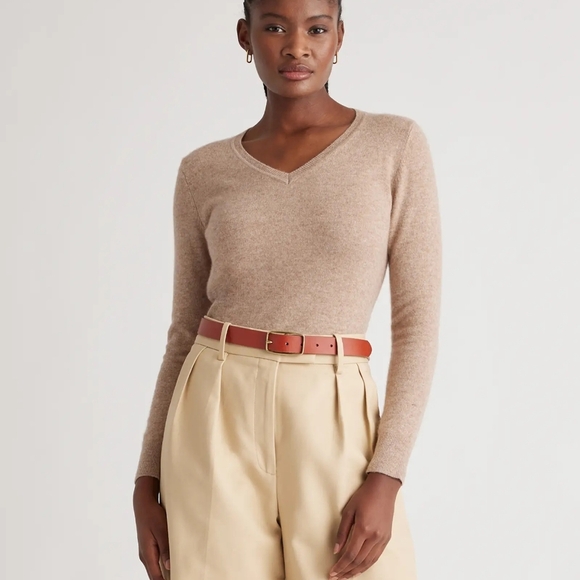 Quince Oatmeal Beige 100% Mongolian Cashmere V-Neck Sweater Classic Staple - Picture 1 of 9